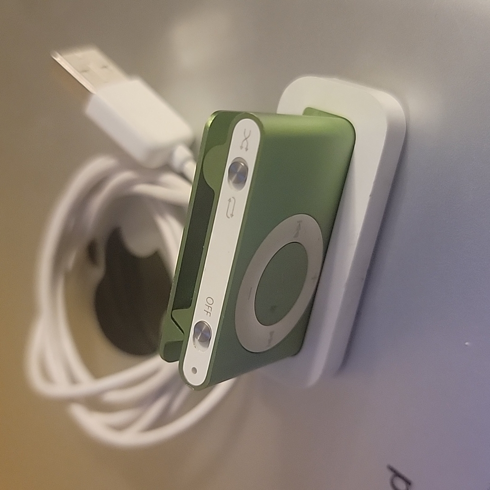 Apple - Picture 4 of 4